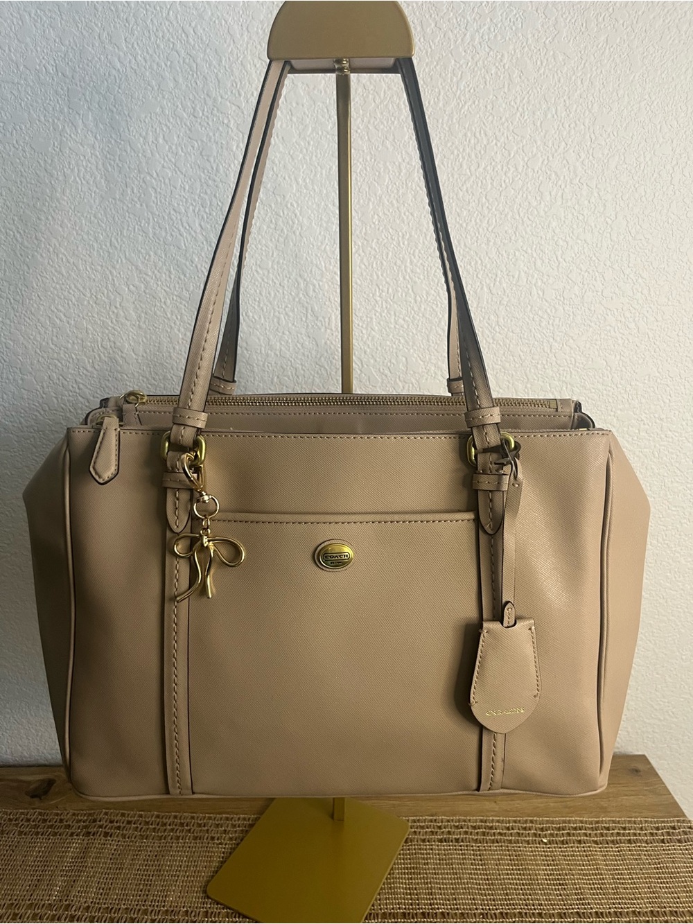 Coach Peyton Leather Jordan Double Zip Carryall Bag Sand Beige F25669